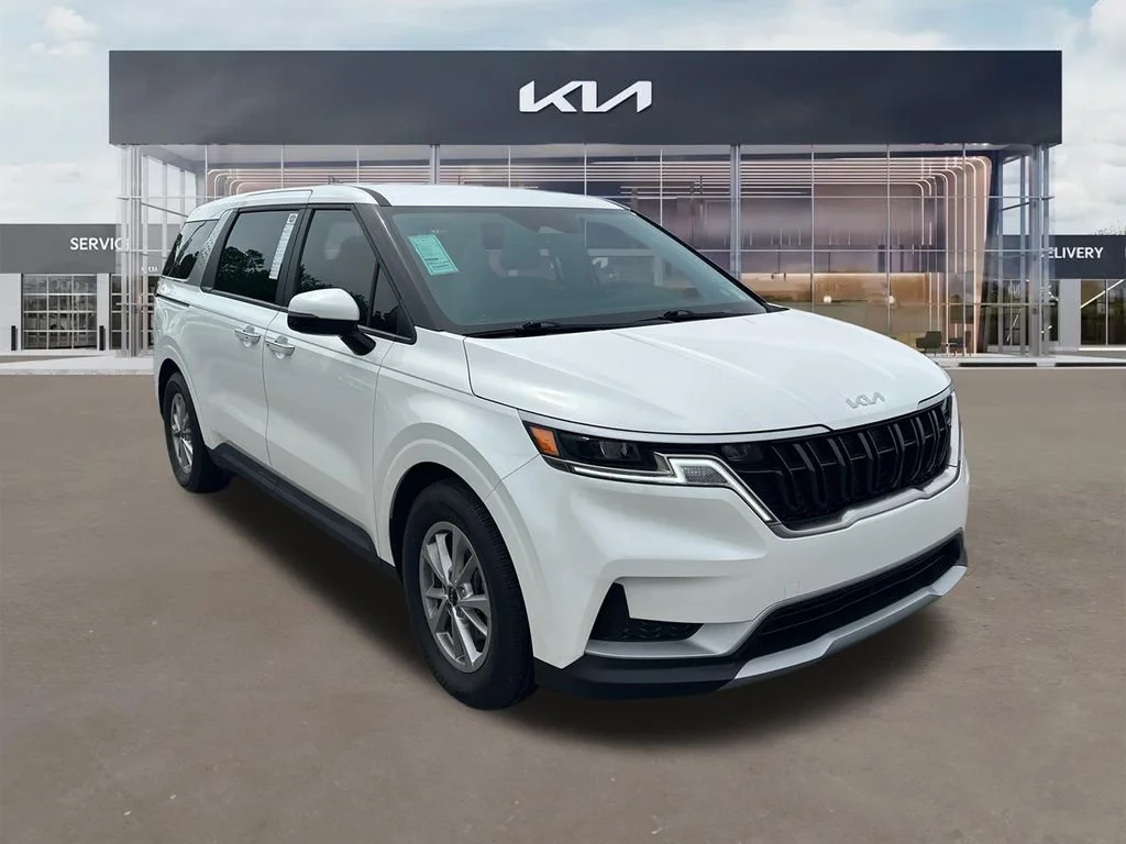 2023 Kia Sedona LX's photo