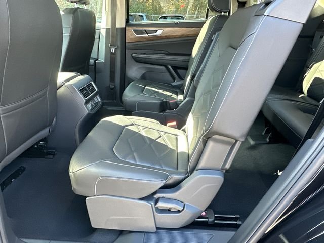 New 2026 Black Volkswagen 2.0T SE w/Technology image 22