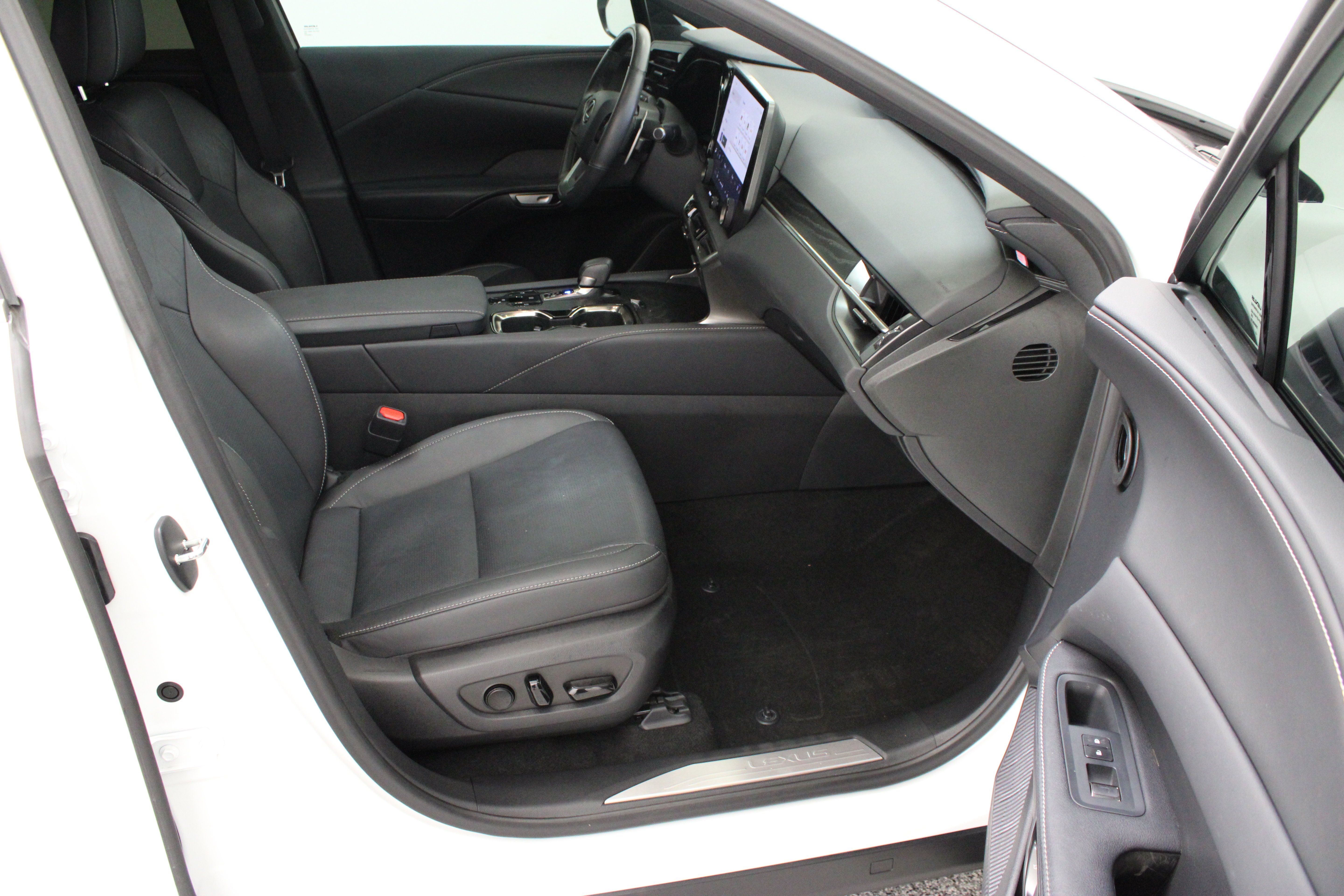 Used 2024 White Lexus RX 350 Premium Plus image 37