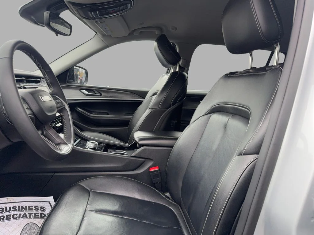 Used 2023 Silver Jeep Limited image 8