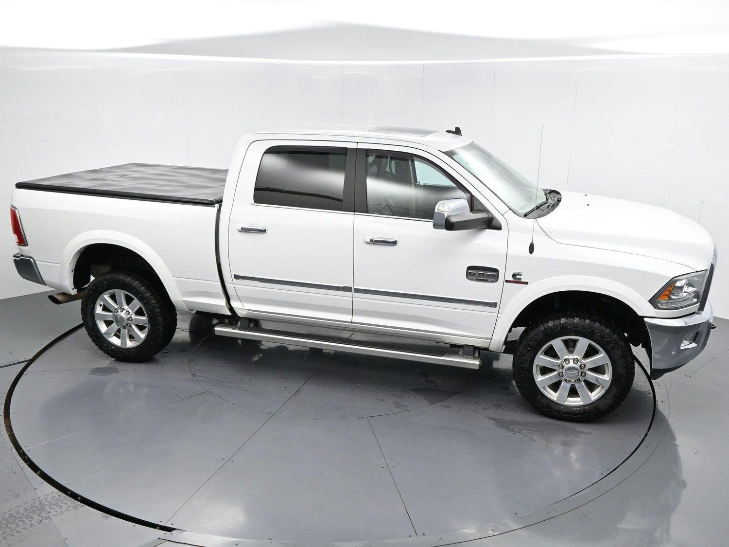 Used 2018 Bright White Clearcoat Ram Longhorn image 40
