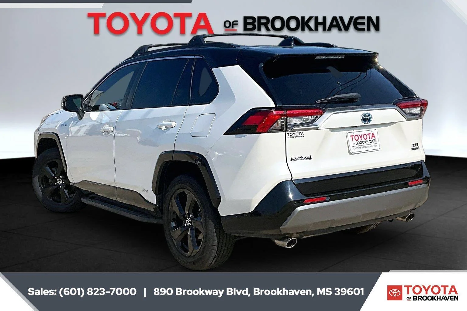 Used 2020 Blizzard Pearl w/Midnight Black Metallic Roof Toyota XSE image 2