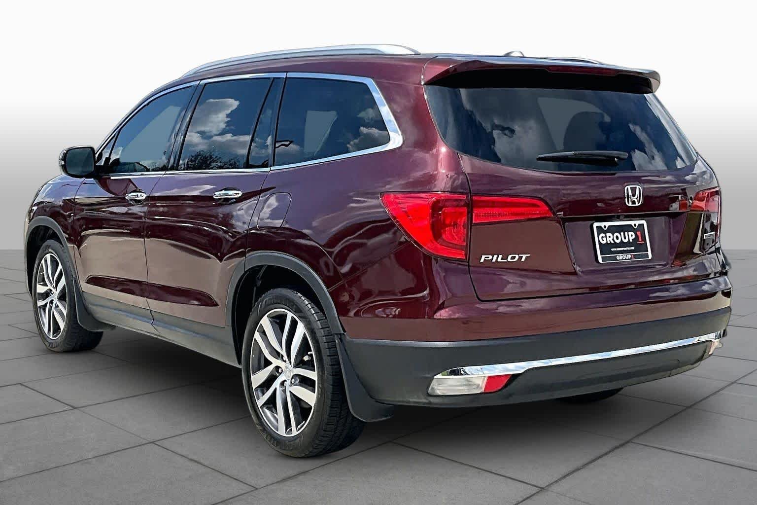 Used 2018 Deep Scarlet Pearl Honda Touring image 11