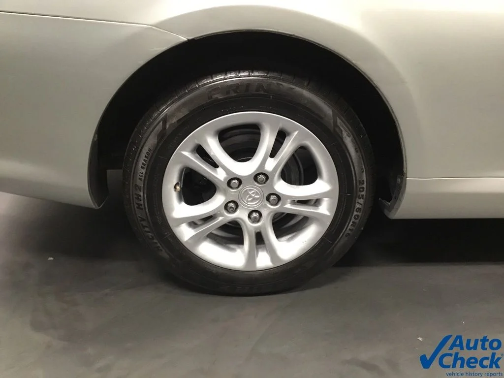 Used 2006 Beige Toyota SE image 17