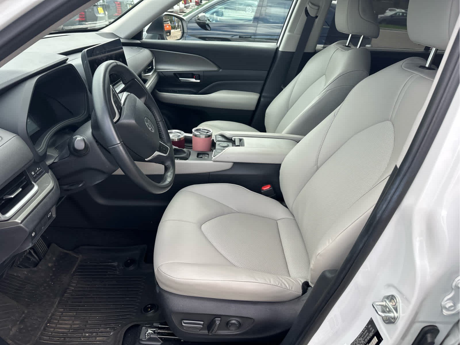 Used 2024 Wind Chill Pearl Toyota Hybrid XLE image 8