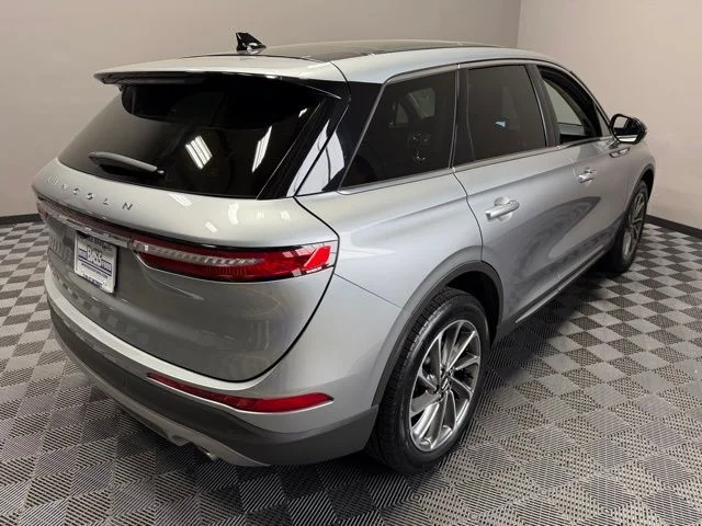 Used 2023 Silver Lincoln Standard image 8