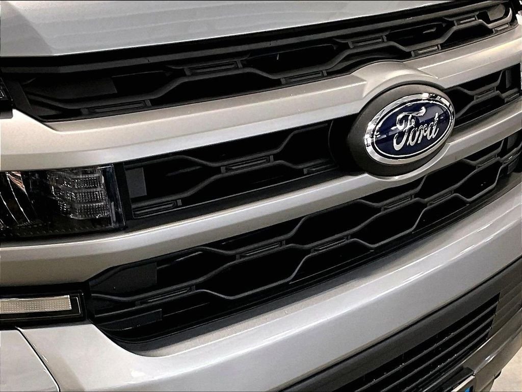 Used 2024 Silver Ford XLT image 33