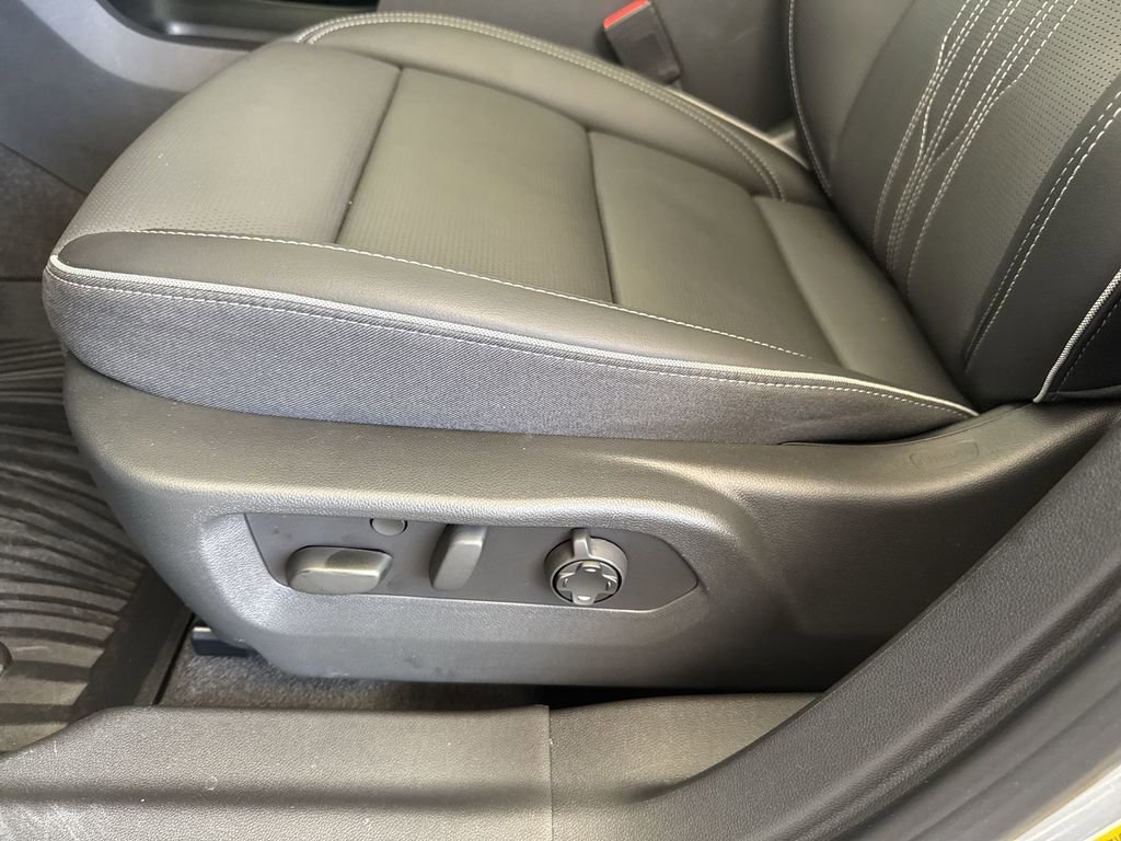 Certified Used 2025 Moonstone Gray Metallic Buick Avenir image 11