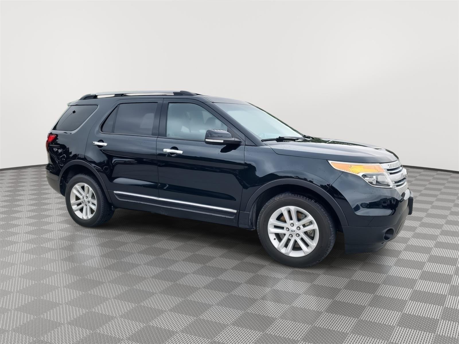 Used 2014 Dark Side Metallic Ford XLT image 3