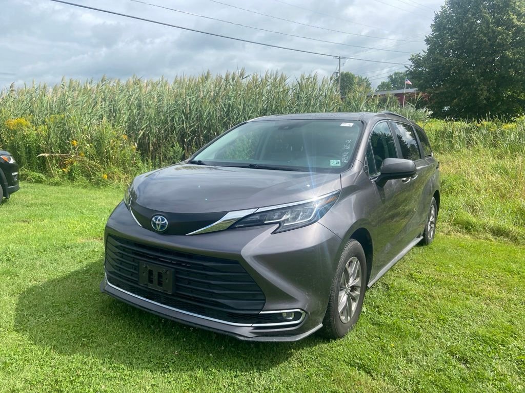 Used 2023 Predawn Gray Mica Toyota XLE image 3