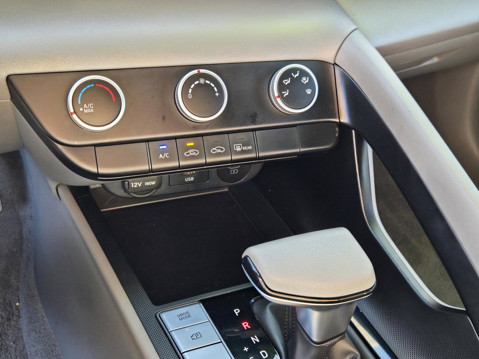 Used 2025 Amazon Gray Hyundai SE image 22