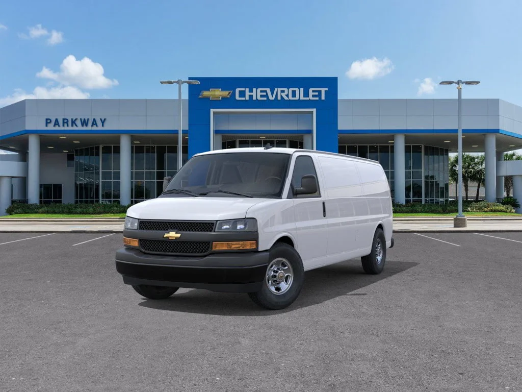 New 2025 Summit White Chevrolet WT image 8