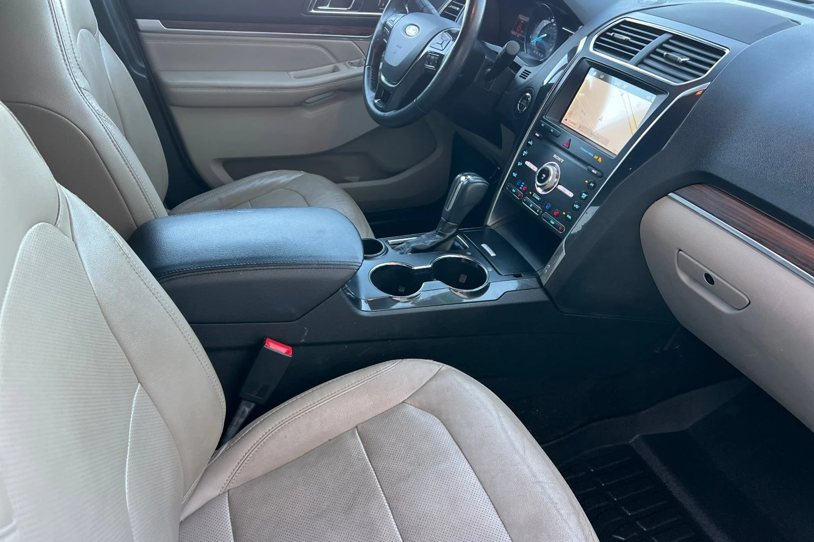 Used 2019 White Ford Limited image 17