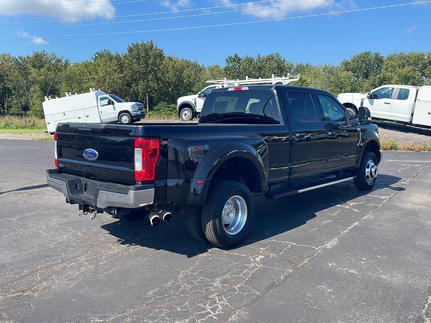 Used 2019 Agate Black Metallic Ford XLT image 32