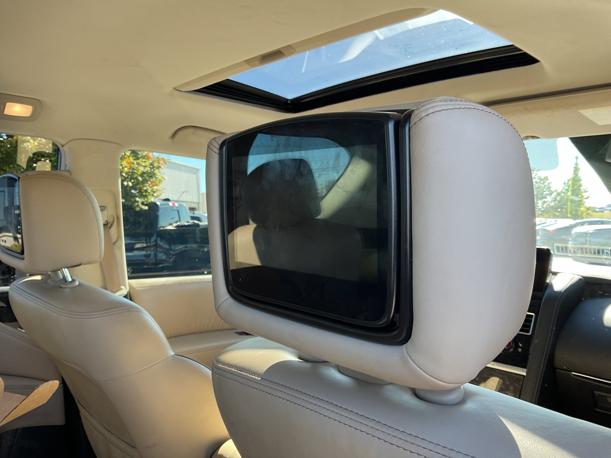 Used 2023 Coulis Red Pearl Nissan Platinum image 12