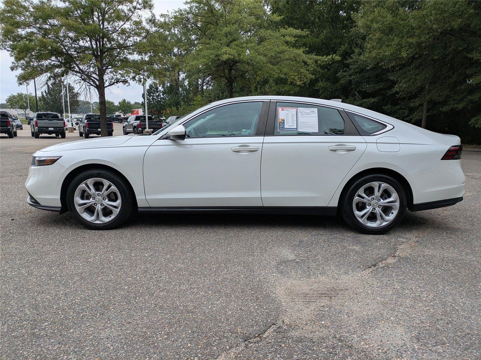 Used 2023 Platinum White Pearl Honda LX image 7