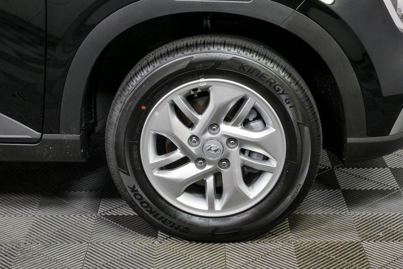 New 2026 Onyx Black Hyundai SE image 35