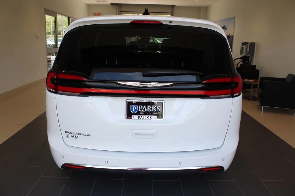 Used 2023 White Chrysler Touring L image 29