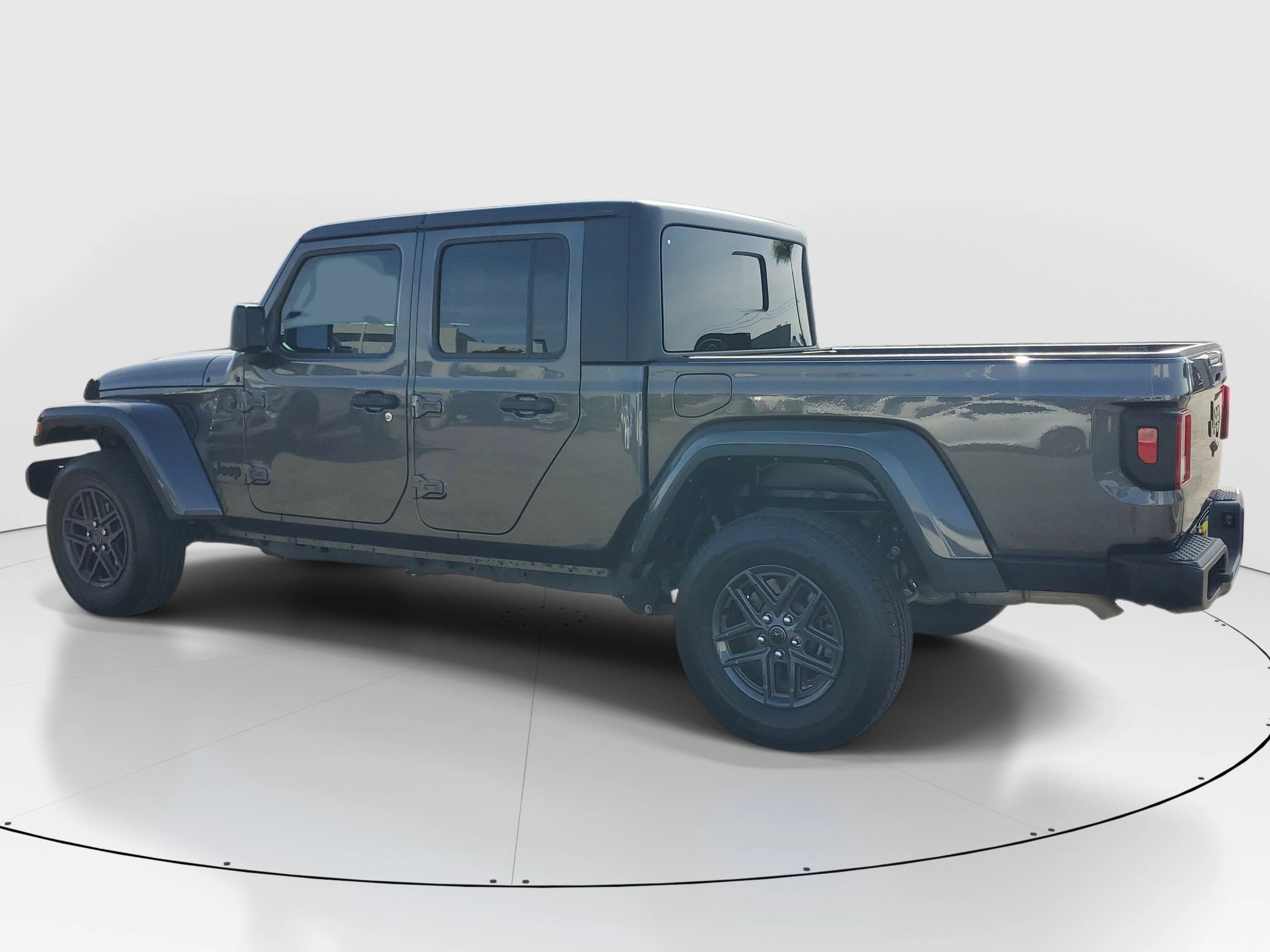 Used 2024 Gray Jeep Sport S image 3