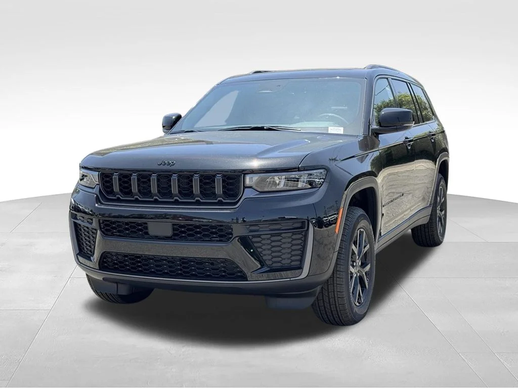 New 2026 Diamond Black Crystal Pearl-Coat Exterior Paint Jeep Altitude image 2