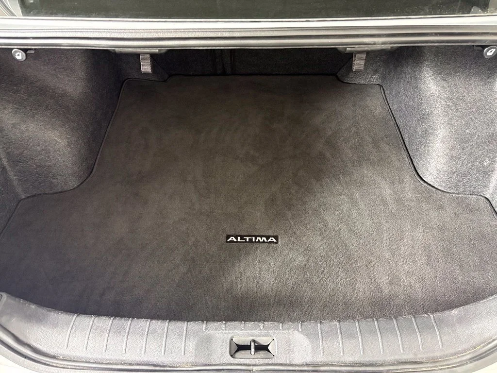 Used 2024 Silver Nissan 2.5 SR image 34
