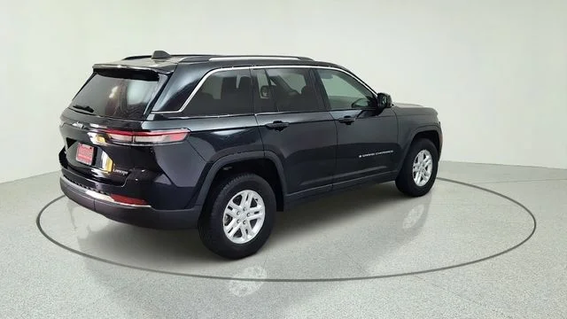 Used 2023 Black Jeep Laredo image 33