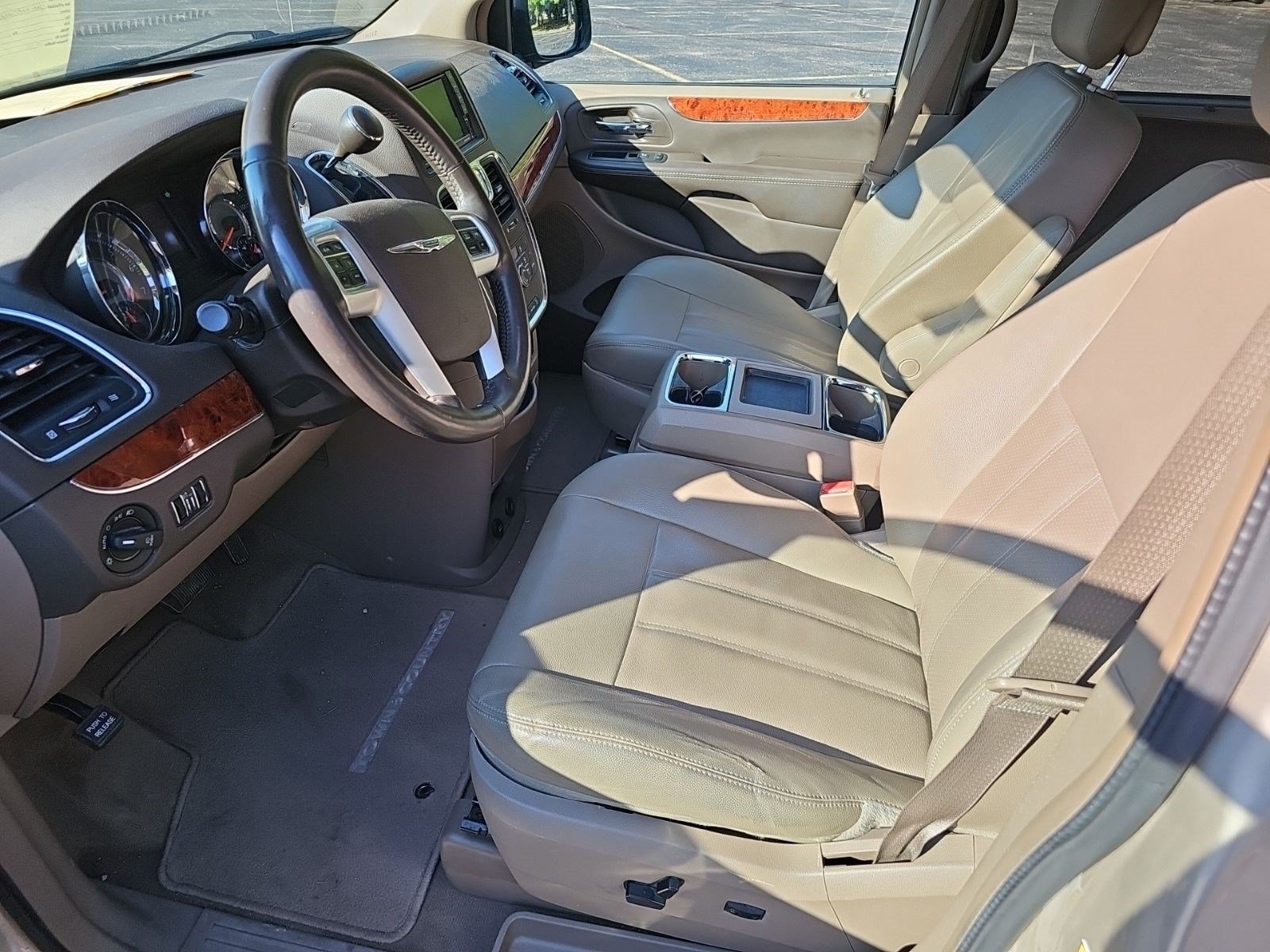 Used 2016 Cashmere/Sandstone Pearlcoat Chrysler Touring-L image 16