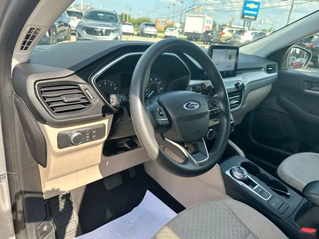 Used 2022 Silver Ford SE image 13