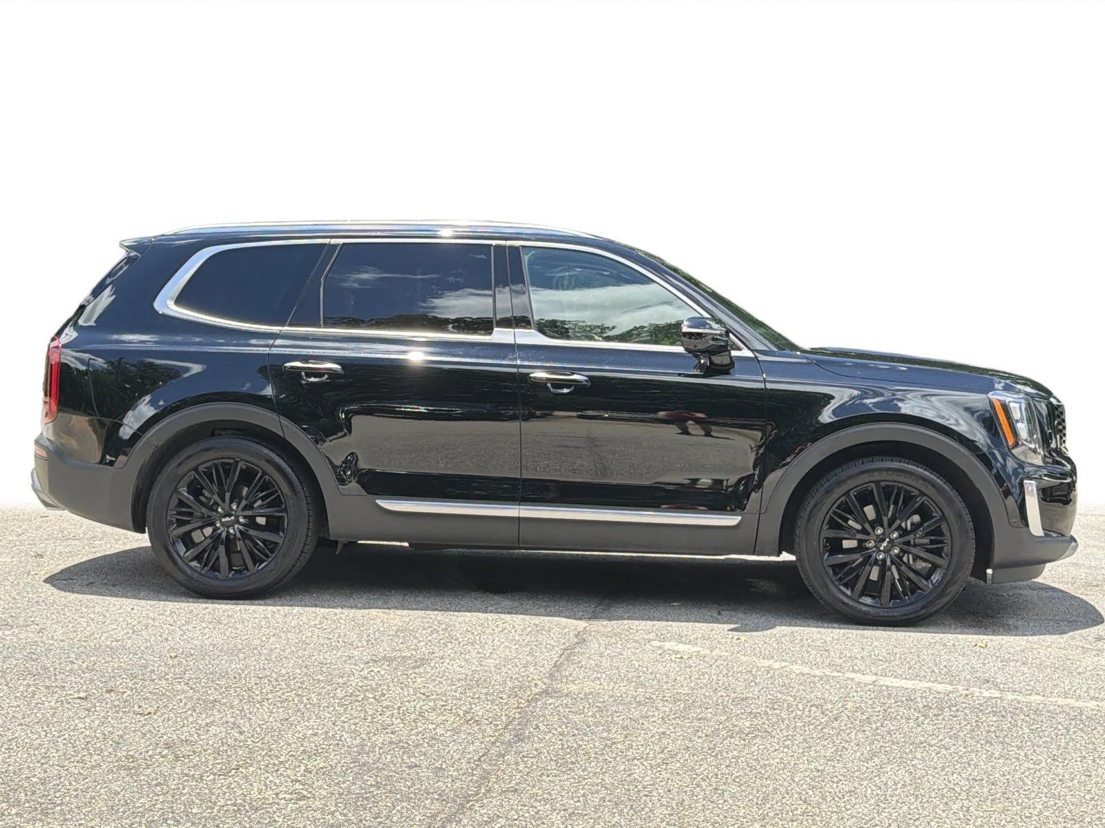 Used 2022 Ebony Black Kia SX image 32