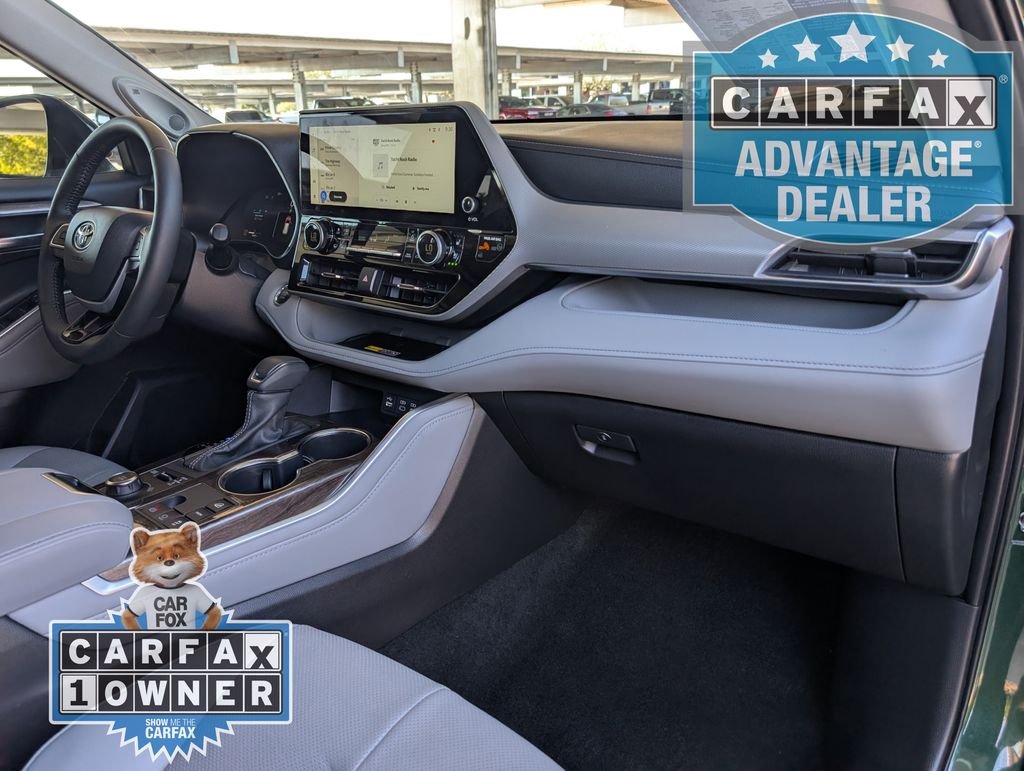 Used 2025 Green Toyota Platinum image 27