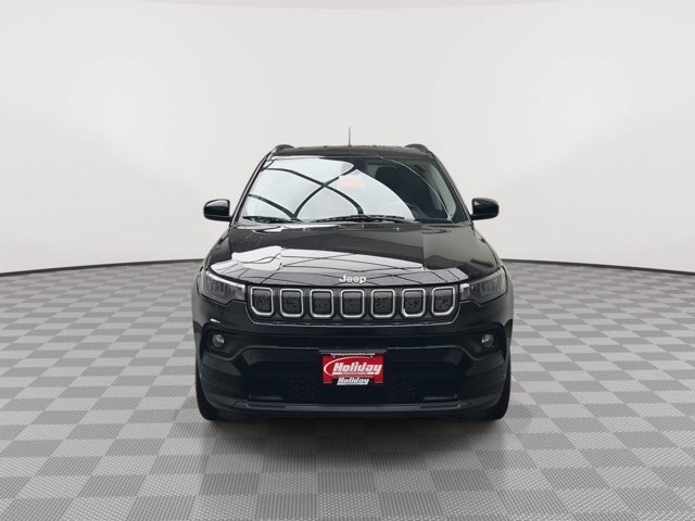 Used 2022 Diamond Black Crystal Pearlcoat Jeep Latitude Lux image 32