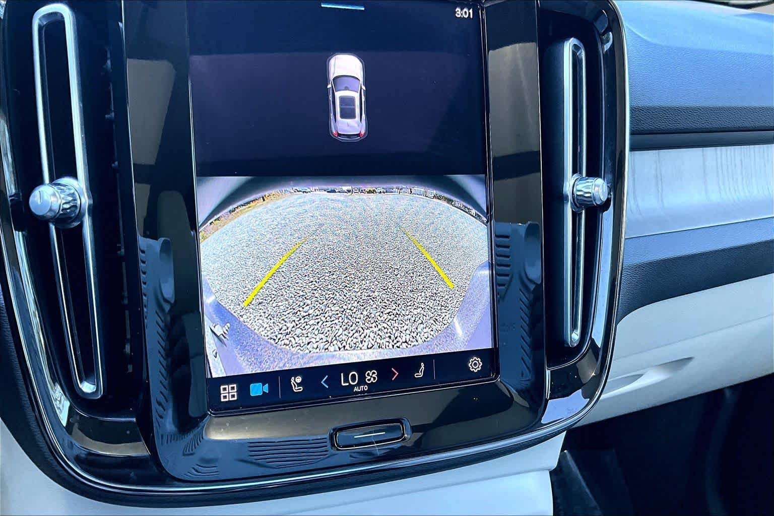 Used 2023 Silver Dawn Metallic Volvo Plus Dark Theme image 27