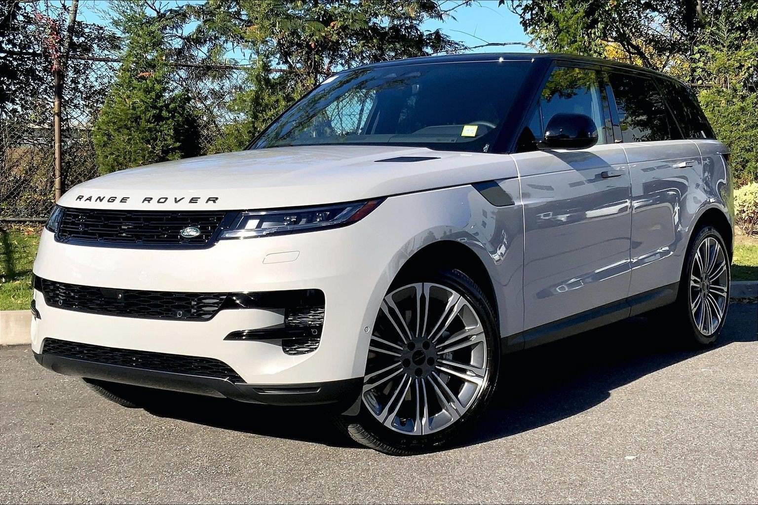 New 2027 Borasco Grey Land Rover  SE P360 image 1