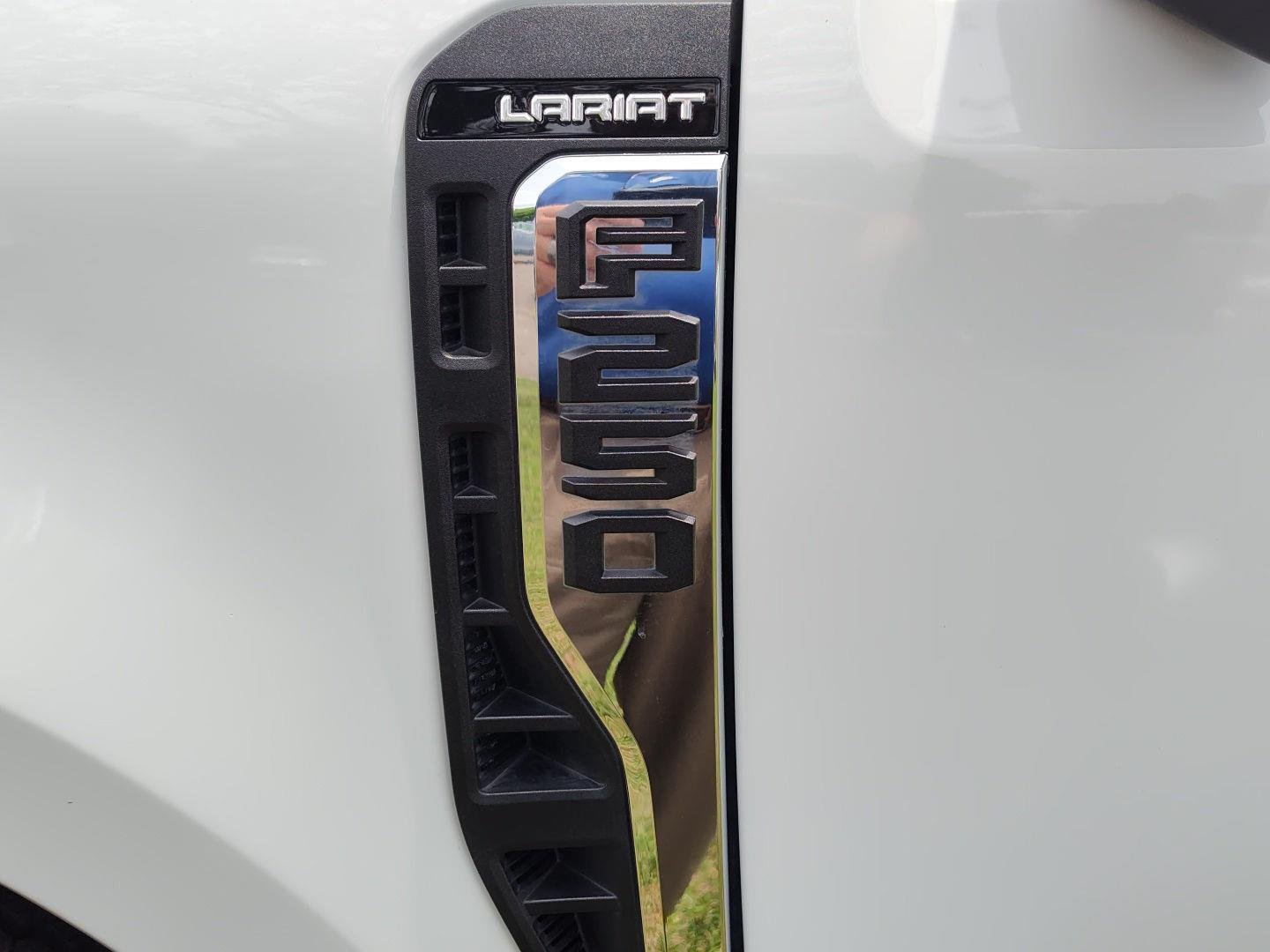Used 2023 Oxford White Ford LARIAT image 9