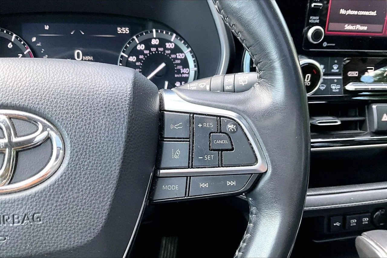 Certified Used 2021 Silver Toyota XLE image 29
