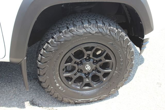 Used 2021 White Toyota SR image 30