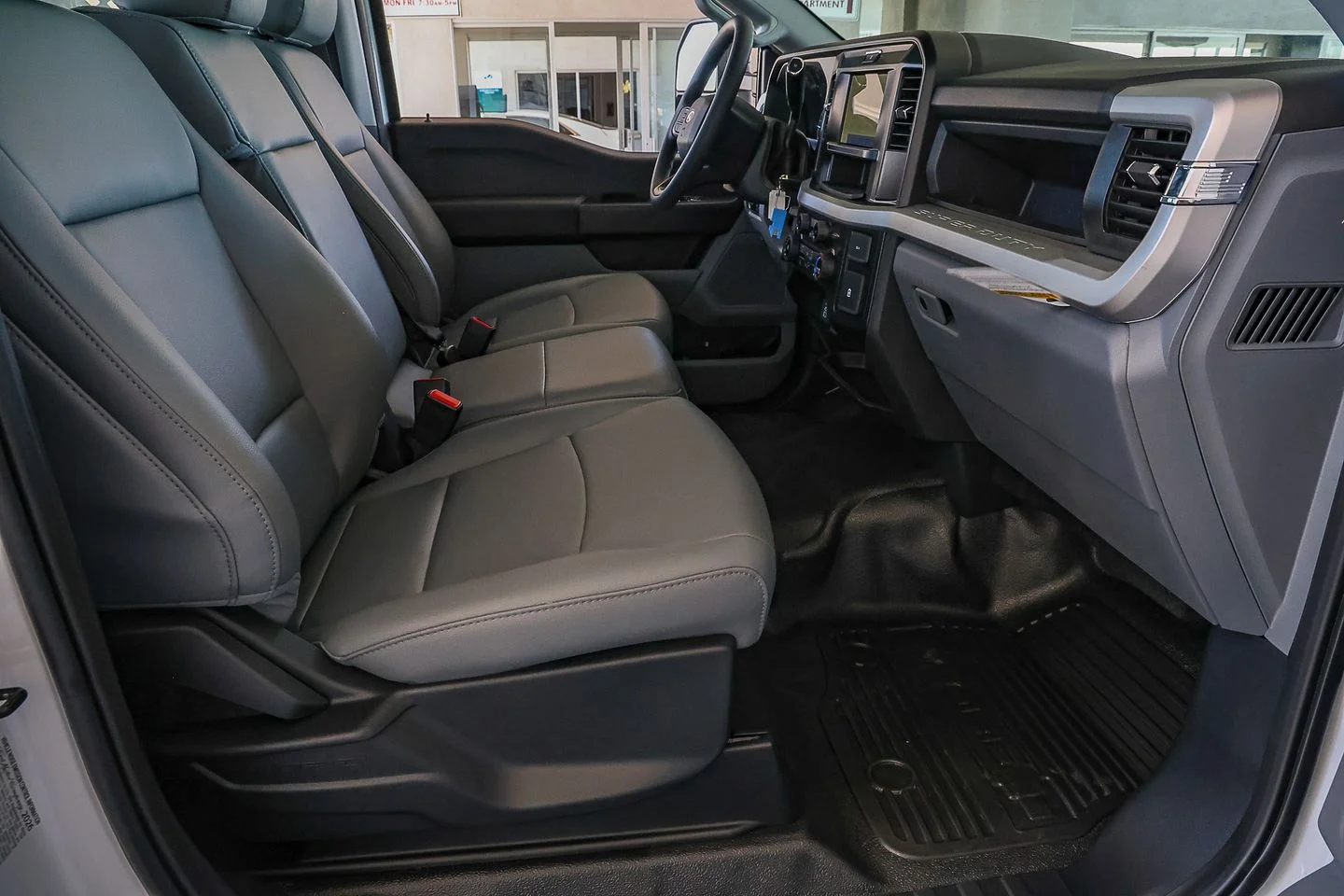 New 2026 Oxford White Ford F-550® XL image 31