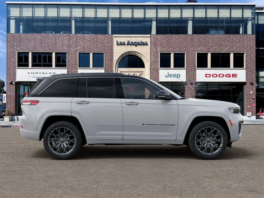 New 2026 Bright White Clear-Coat Exterior Paint Jeep Summit image 21