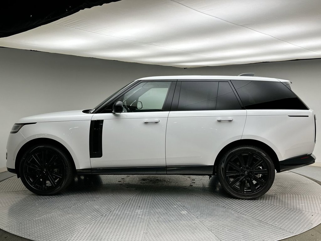 New 2027 Fuji White Land Rover SE image 2