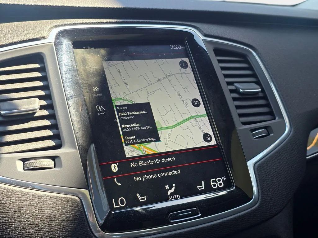 Used 2019 White Volvo T6 Momentum image 25