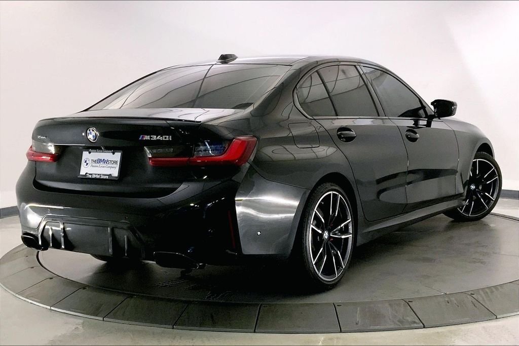 Used 2023 Black Sapphire Metallic BMW  image 12