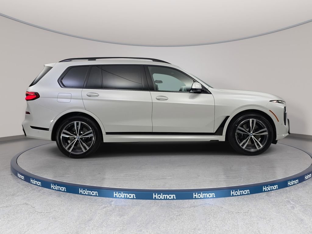 New 2026 Mineral White Metallic BMW xDrive40i image 4