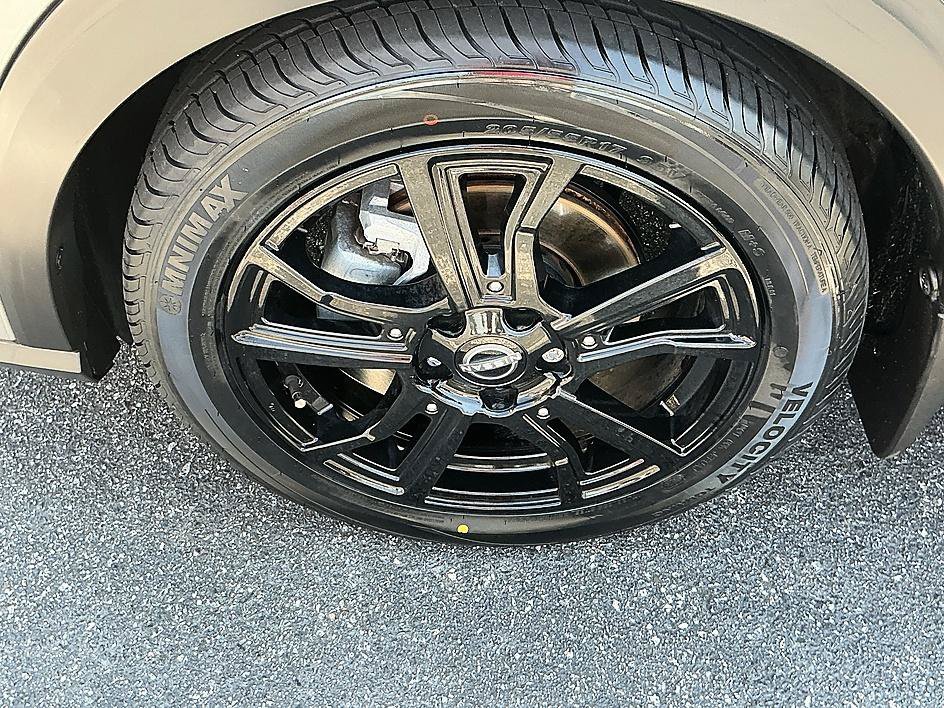 Used 2022 Gun Metallic Nissan SR image 9
