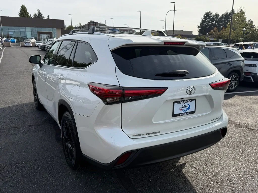Used 2021 Blizzard Pearl Toyota XLE image 9