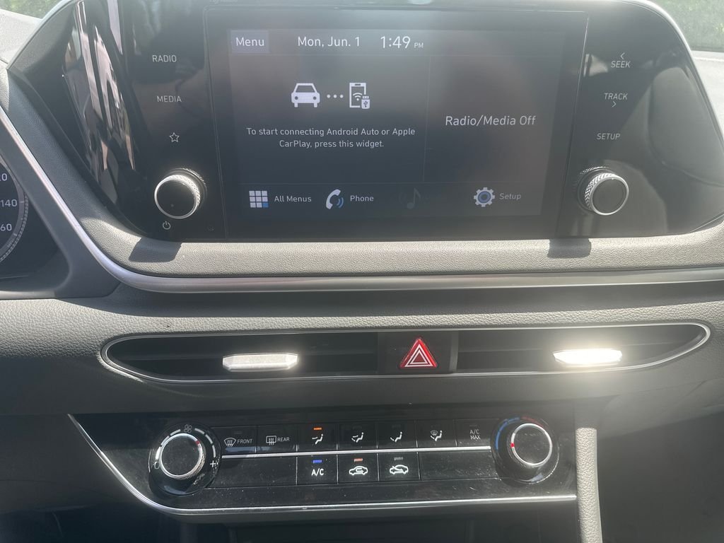 Used 2021 Gray Hyundai SE image 15