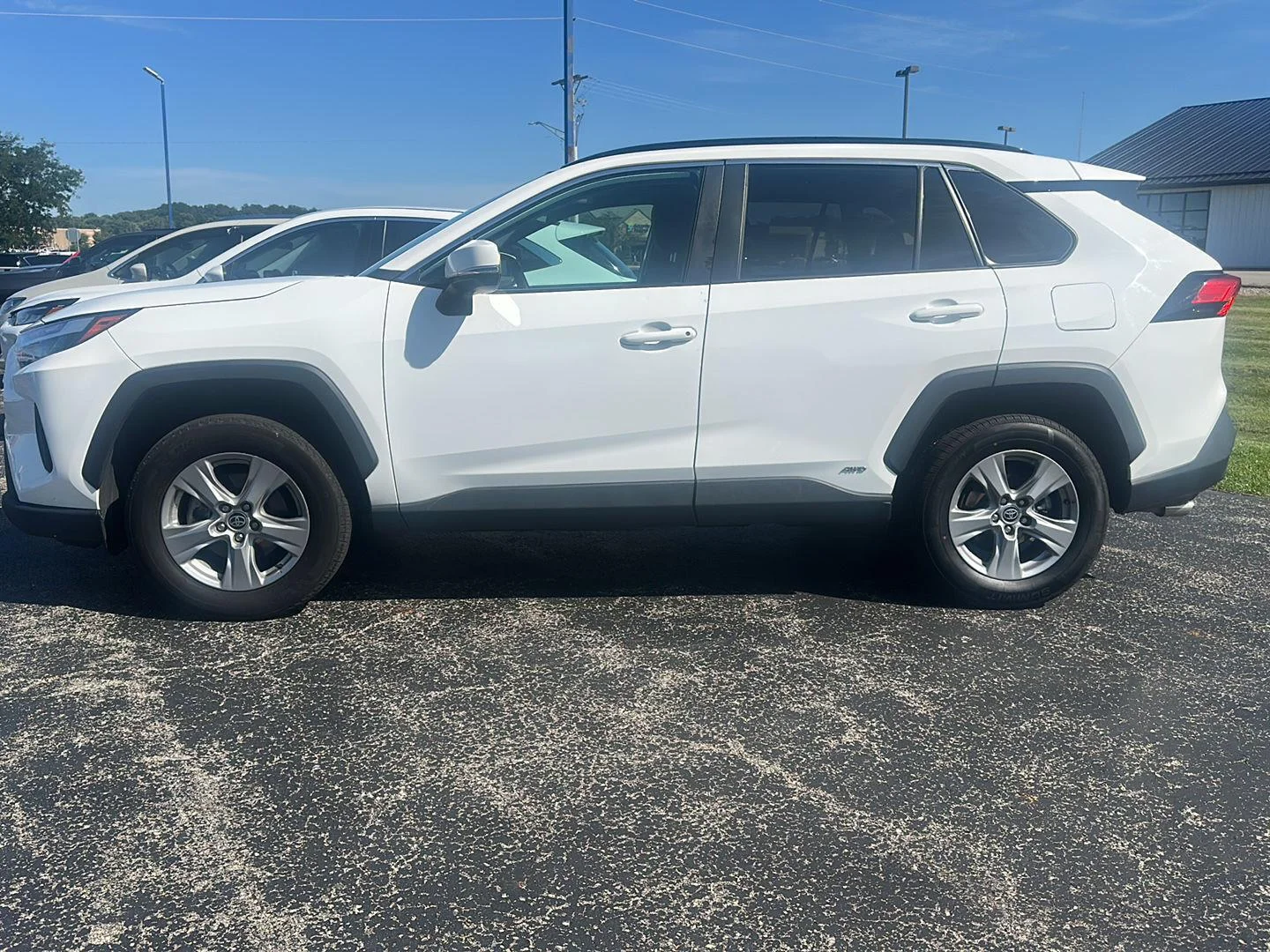 Used 2022 White Toyota XLE image 2