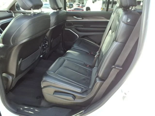 Used 2022 White Jeep Limited 4x4 image 8