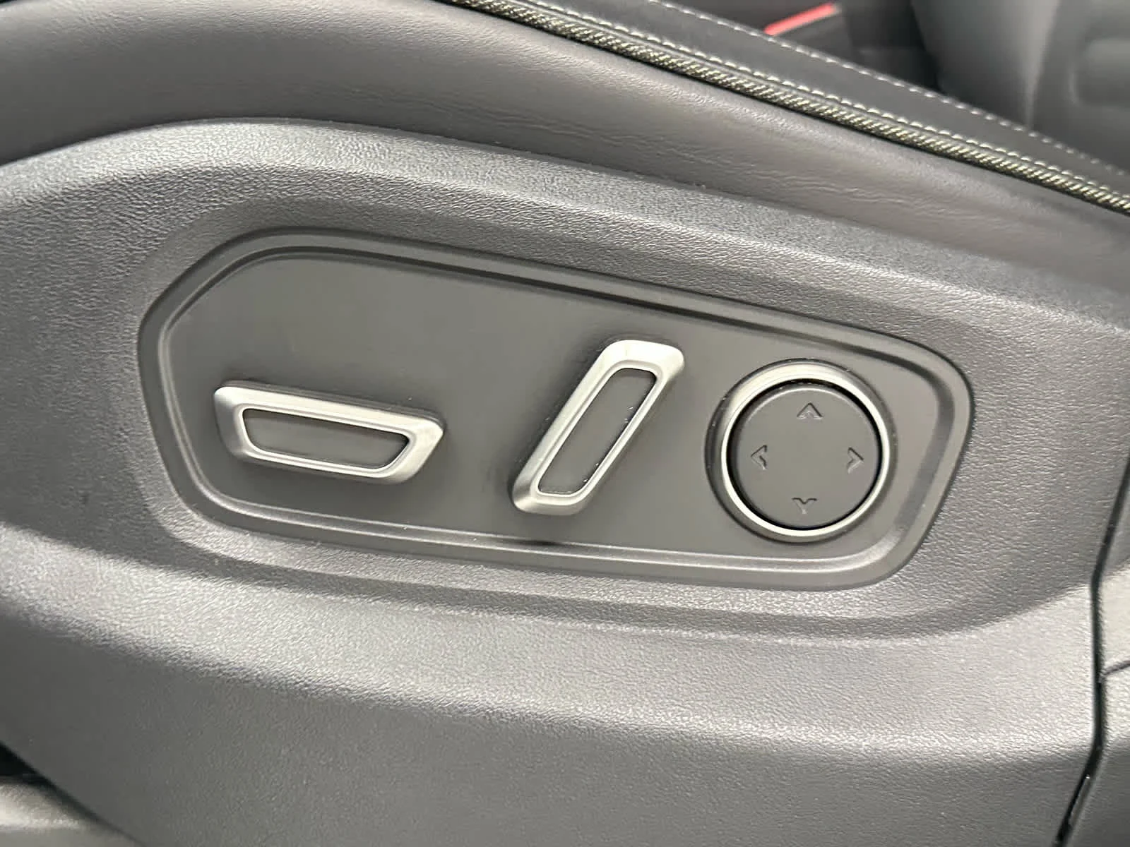 Used 2025 LA Silver Rivian Adventure image 12
