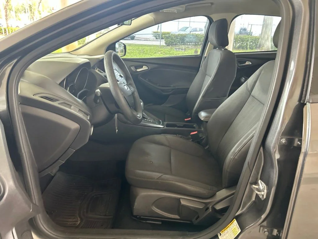 Used 2018 Gray Ford SE image 6