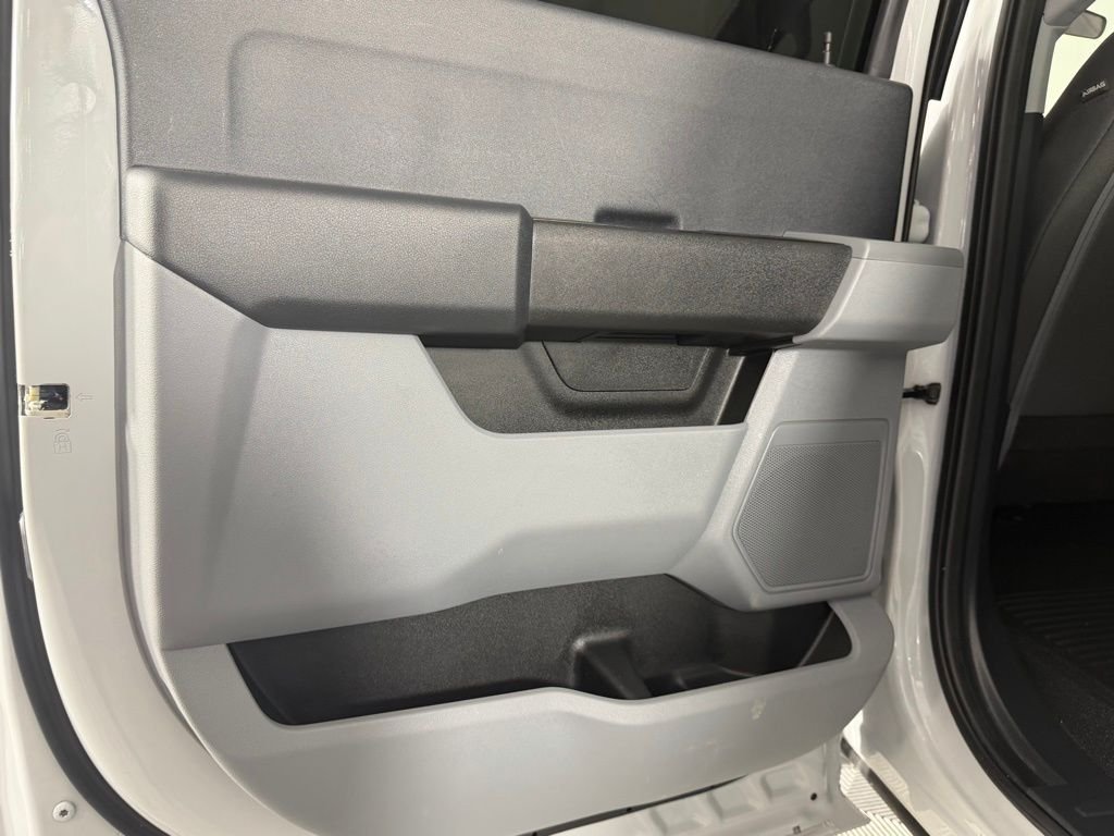 Used 2025 White Ford XL image 27